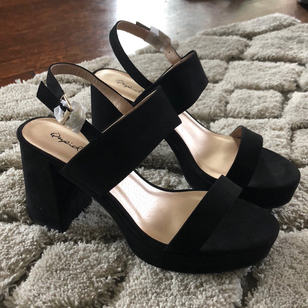 Ankle strap chunky heels 😍